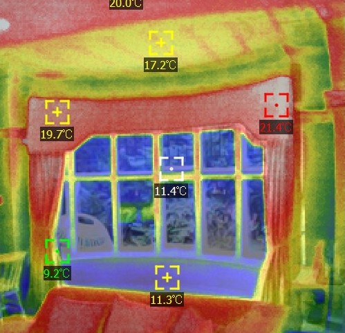 A thermal camera image of a bay window showing heat loss with no insulation to the lower wall